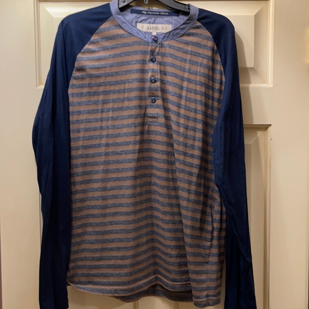 Jared Men’s Shirt striped with light colored denim neckline